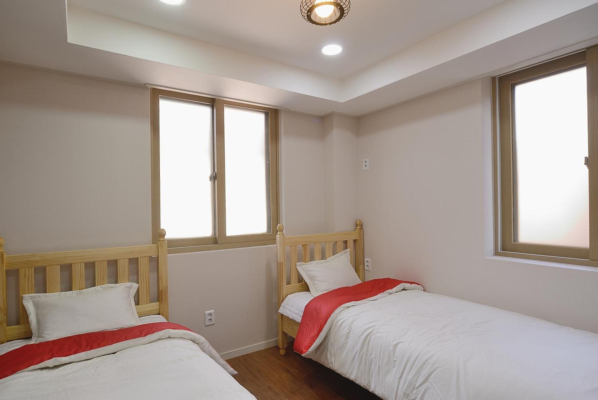Red Guesthouse Seoul Bagian luar foto