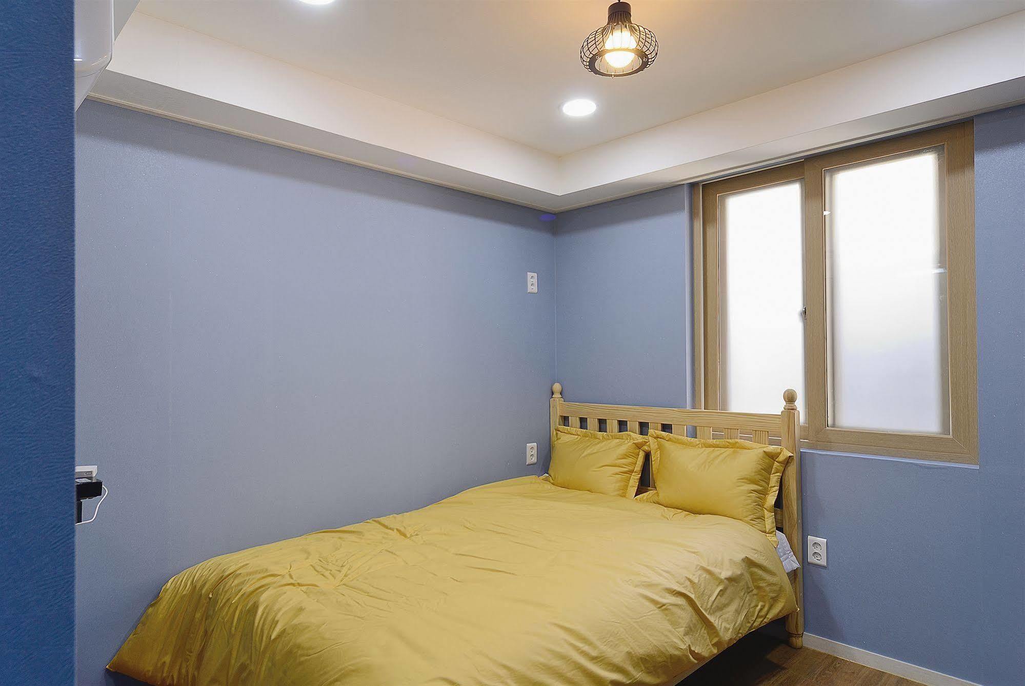 Red Guesthouse Seoul Bagian luar foto