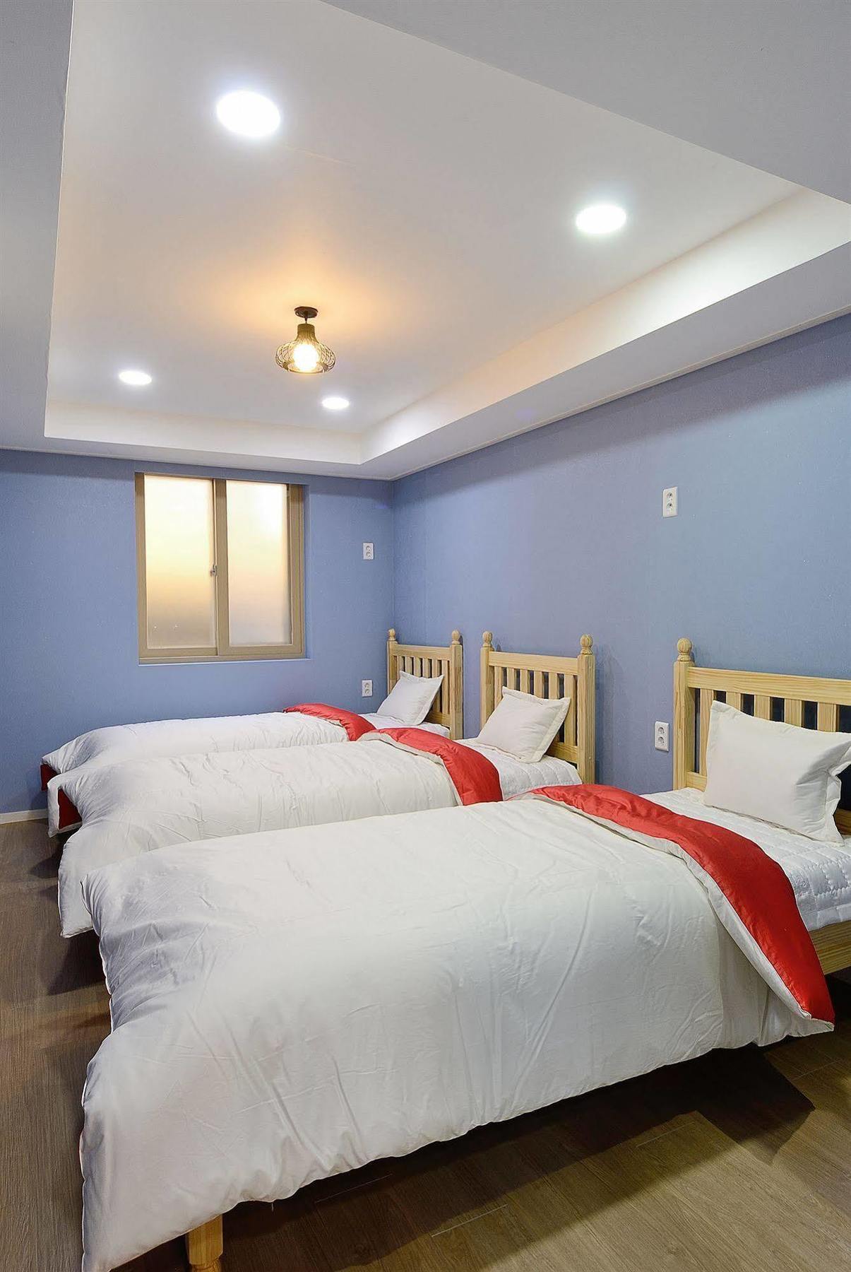 Red Guesthouse Seoul Bagian luar foto