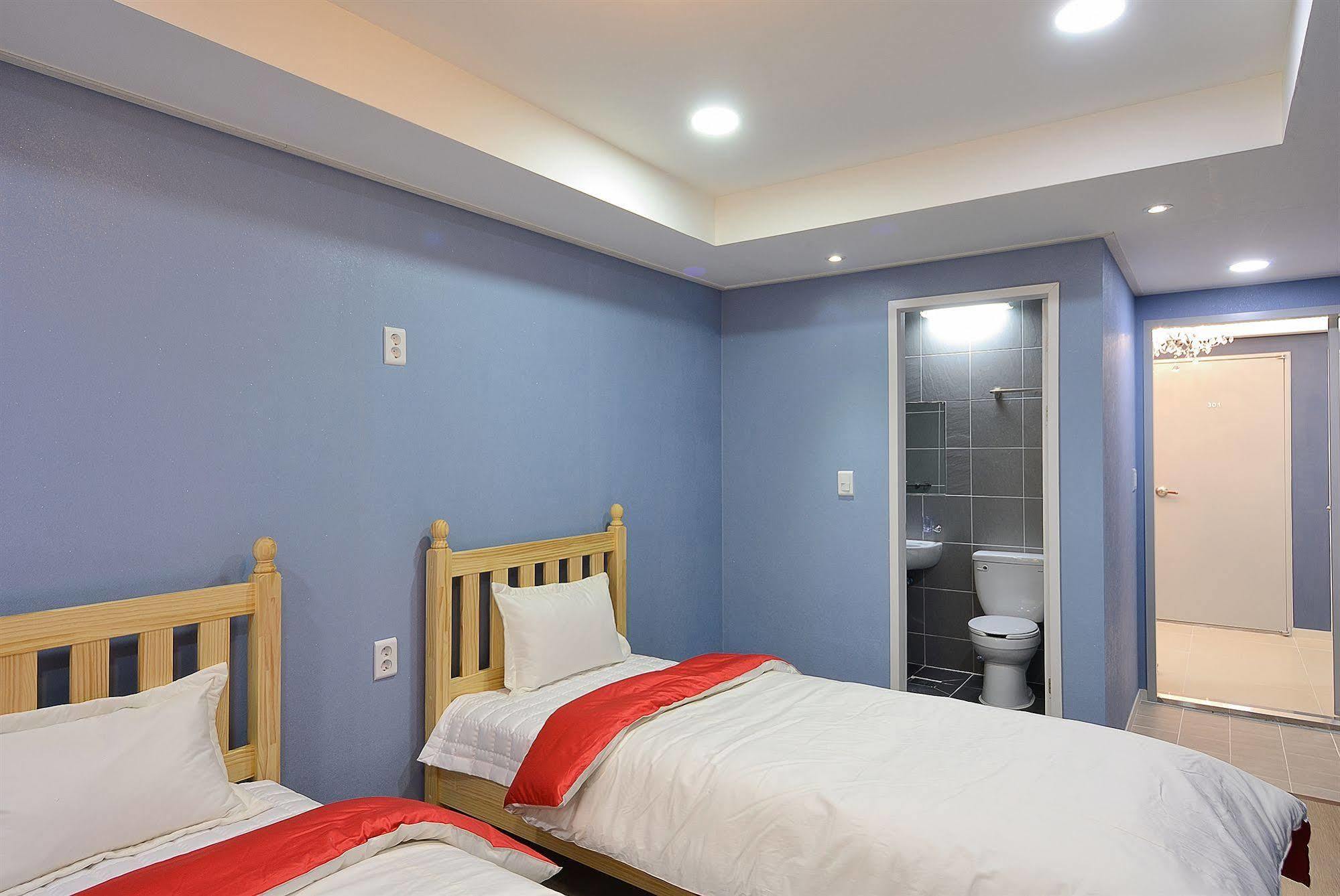 Red Guesthouse Seoul Bagian luar foto