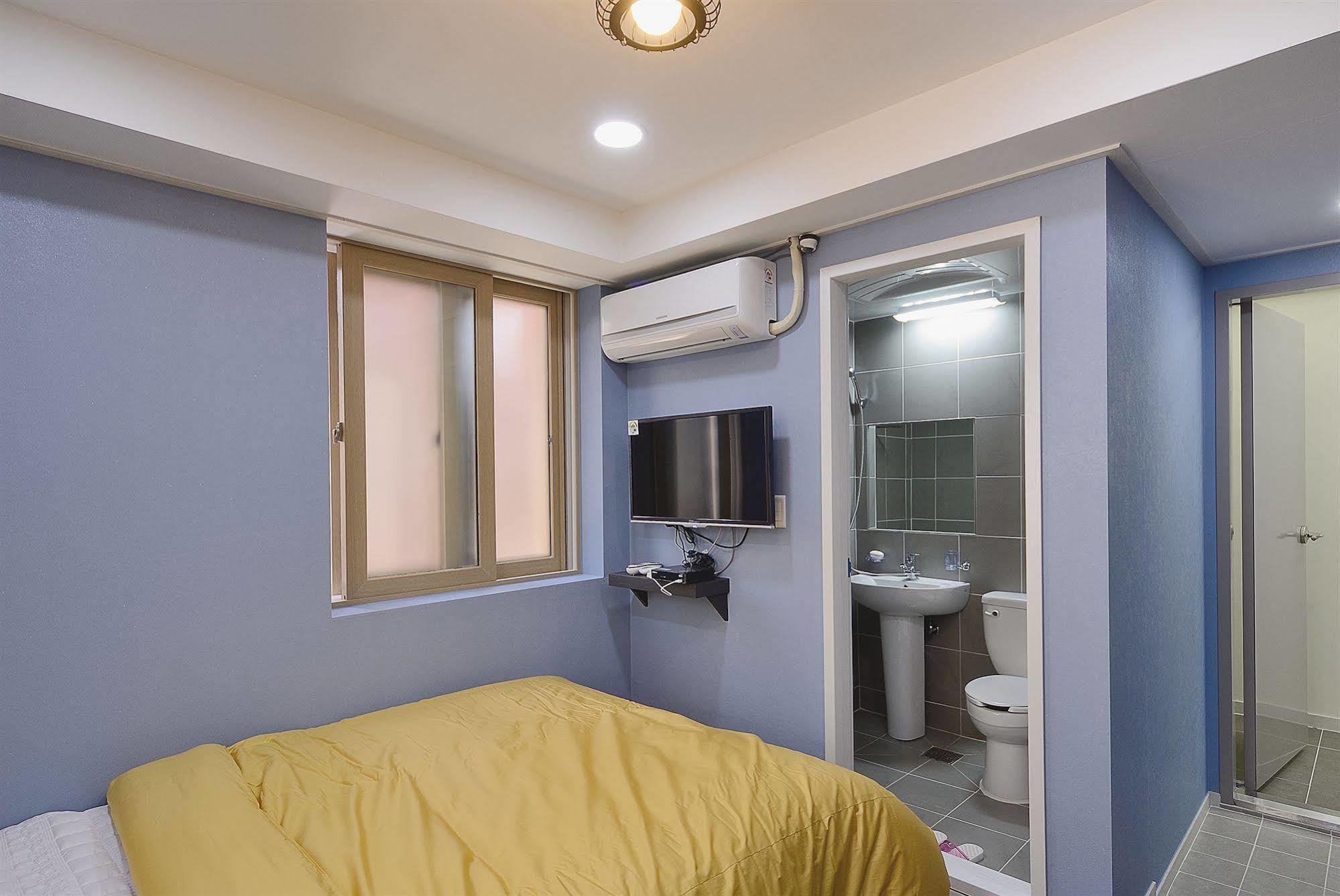 Red Guesthouse Seoul Bagian luar foto