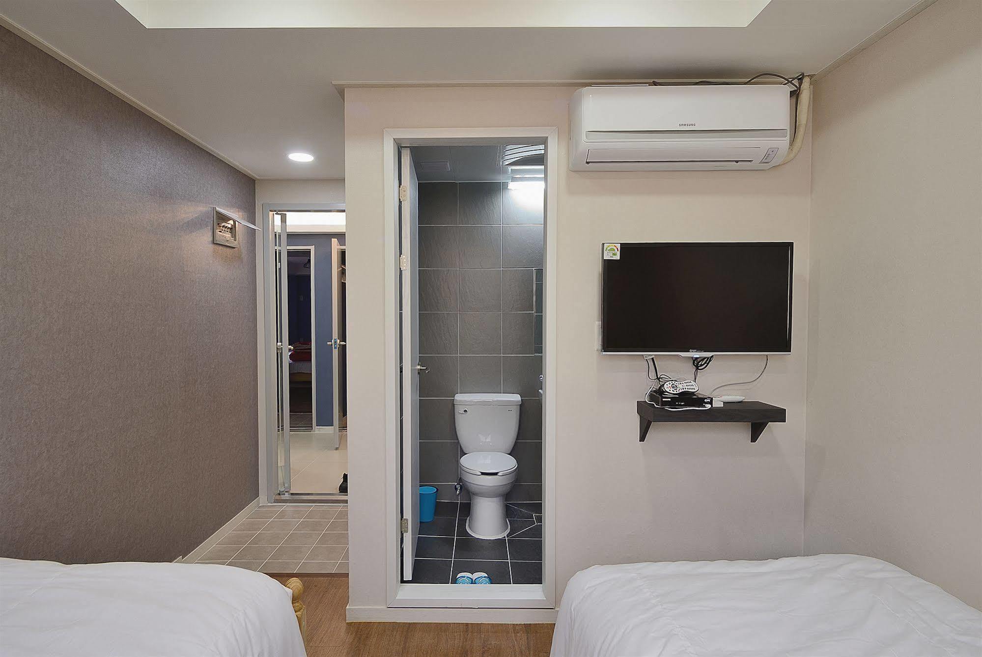 Red Guesthouse Seoul Bagian luar foto