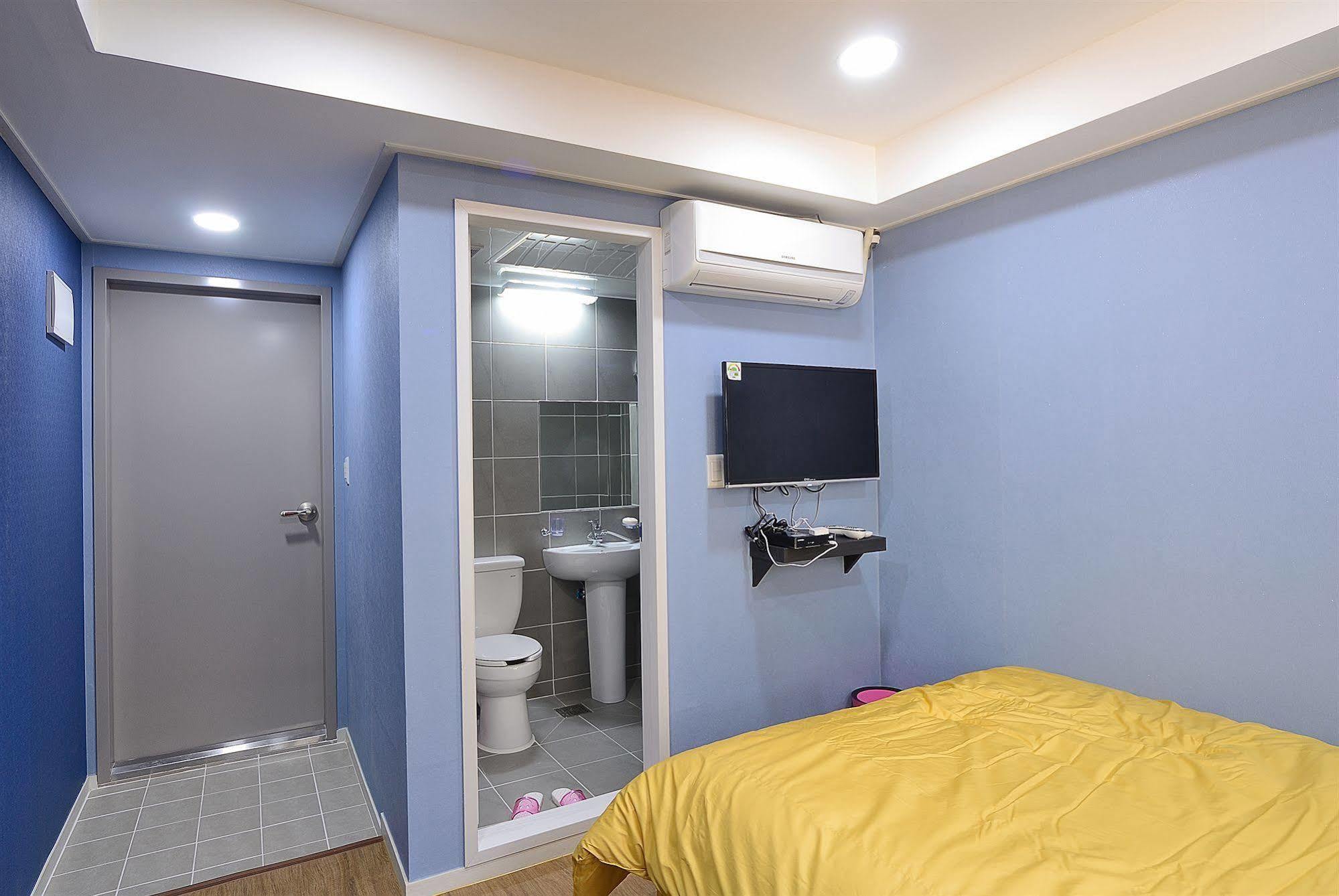 Red Guesthouse Seoul Bagian luar foto